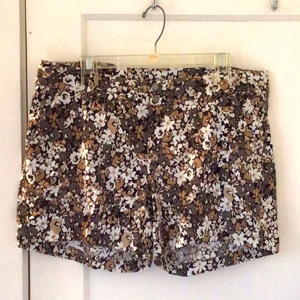 Columbia shorts size 16. Great condition!